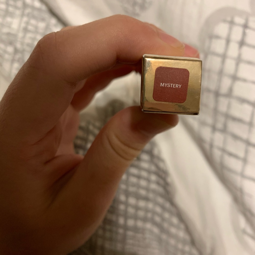 Makeup - Picture 2 of 2